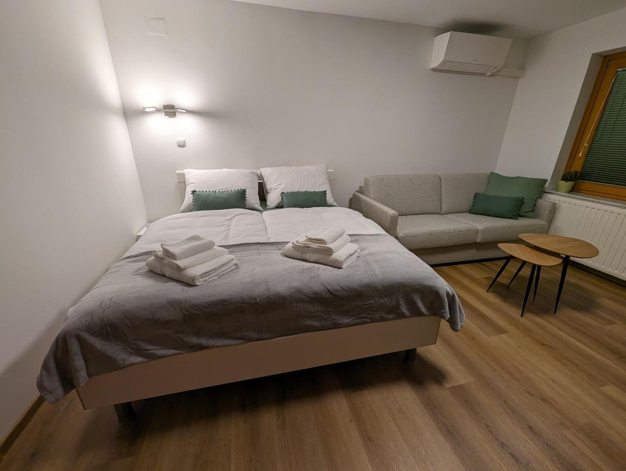 Studio Apartment Velis Радовлица Екстериор снимка